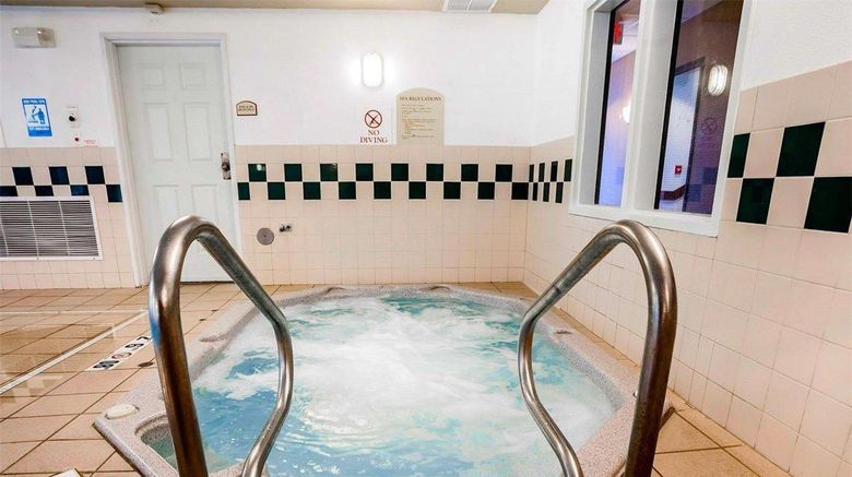 <b>Comfort Suites, Independence Pool</b>. Images powered by <a href="https://iceportal.shijigroup.com/" title="IcePortal" target="_blank">IcePortal</a>.