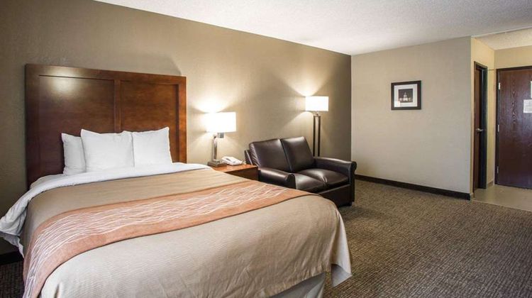 Comfort Inn & Suites Hazelwood-St. Louis Suite