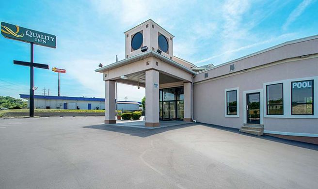 Quality Inn Near Six Flags Exterior