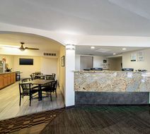 Quality Inn Near Six Flags Lobby