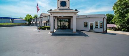 Quality Inn Near Six Flags Exterior