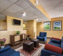 Quality Inn Hayti Lobby