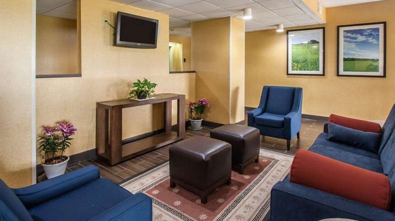 <b>Quality Inn Hayti Lobby</b>. Images powered by <a href="https://iceportal.shijigroup.com/" title="IcePortal" target="_blank">IcePortal</a>.