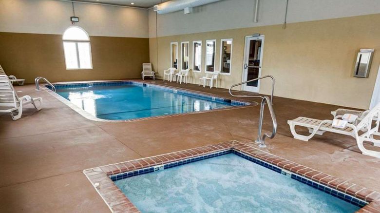 <b>Comfort Inn Pool</b>. Images powered by <a href="https://iceportal.shijigroup.com/" title="IcePortal" target="_blank">IcePortal</a>.