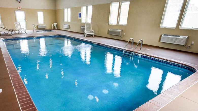 <b>Comfort Inn Pool</b>. Images powered by <a href="https://iceportal.shijigroup.com/" title="IcePortal" target="_blank">IcePortal</a>.