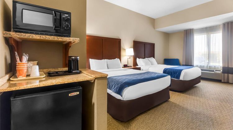 Comfort Inn & Suites Room