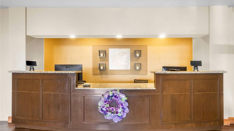 Comfort Inn & Suites Lobby