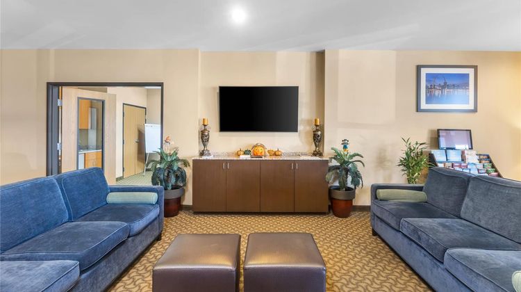 Comfort Inn & Suites Lobby