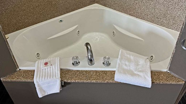 <b>Comfort Suites Suite</b>. Images powered by <a href="https://iceportal.shijigroup.com/" title="IcePortal" target="_blank">IcePortal</a>.