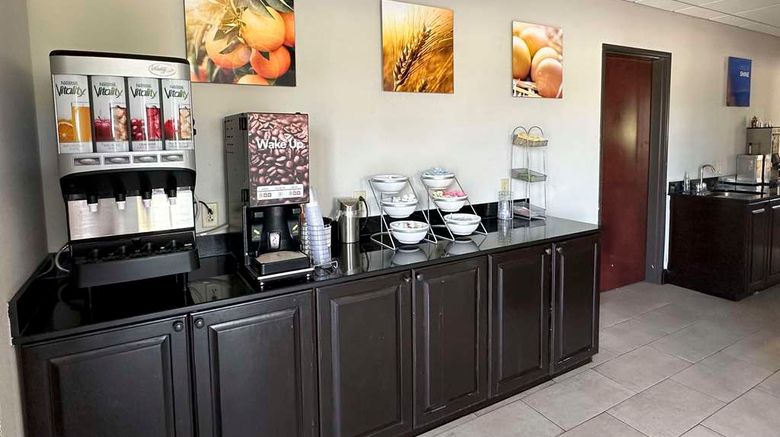 <b>Comfort Suites Restaurant</b>. Images powered by <a href="https://iceportal.shijigroup.com/" title="IcePortal" target="_blank">IcePortal</a>.