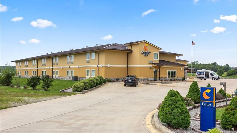 <b>Comfort Inn Willow Springs US 60 and US 63 Exterior</b>. Images powered by <a href="https://iceportal.shijigroup.com/" title="IcePortal" target="_blank">IcePortal</a>.