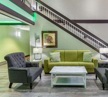 Quality Inn St Robert Lobby