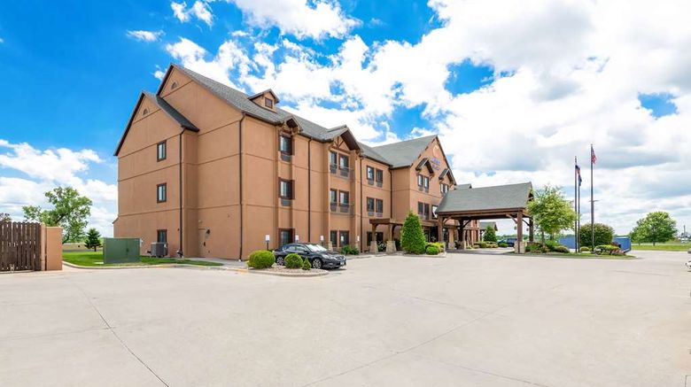 <b>Comfort Inn & Suites Exterior</b>. Images powered by <a href="https://iceportal.shijigroup.com/" title="IcePortal" target="_blank">IcePortal</a>.