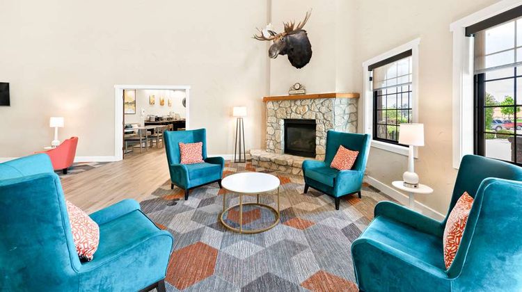 Comfort Inn & Suites Lobby
