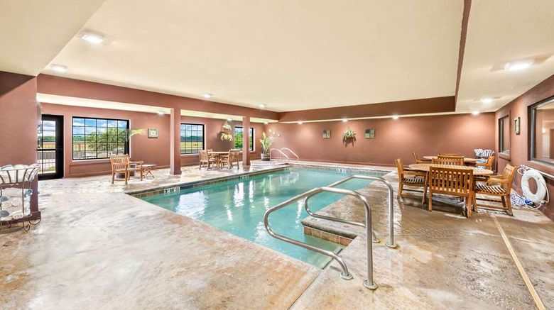 <b>Comfort Inn & Suites Pool</b>. Images powered by <a href="https://iceportal.shijigroup.com/" title="IcePortal" target="_blank">IcePortal</a>.