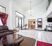 Econo Lodge Lobby