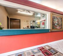 Econo Lodge Dexter Lobby