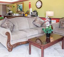 Econo Lodge Dexter Lobby