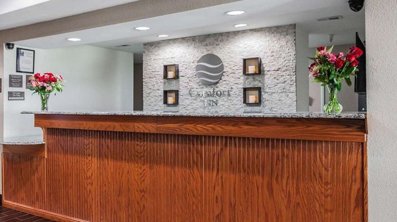 <b>Comfort Inn Moberly Lobby</b>. Images powered by <a href="https://iceportal.shijigroup.com/" title="IcePortal" target="_blank">IcePortal</a>.