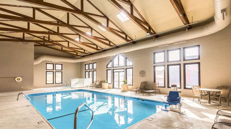 Quality Inn West Plains Pool