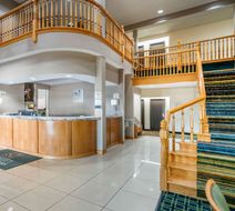 Quality Inn & Suites Jefferson City Lobby