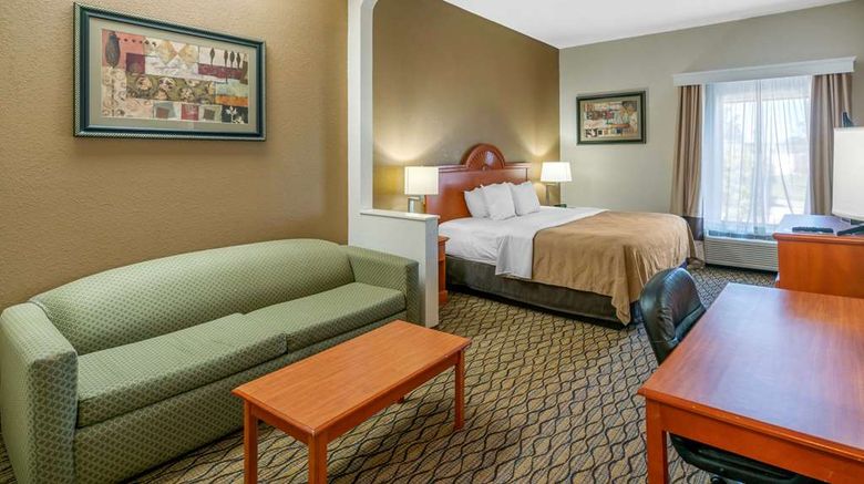 <b>Quality Inn & Suites Jefferson City Suite</b>. Images powered by <a href="https://iceportal.shijigroup.com/" title="IcePortal" target="_blank">IcePortal</a>.