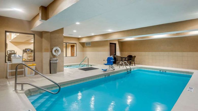 <b>Quality Inn & Suites Jefferson City Pool</b>. Images powered by <a href="https://iceportal.shijigroup.com/" title="IcePortal" target="_blank">IcePortal</a>.
