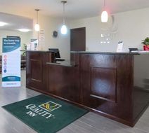 Quality Inn Farmington Lobby