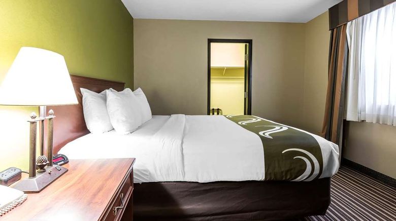 <b>Quality Inn and Suites Suite</b>. Images powered by <a href="https://iceportal.shijigroup.com/" title="IcePortal" target="_blank">IcePortal</a>.