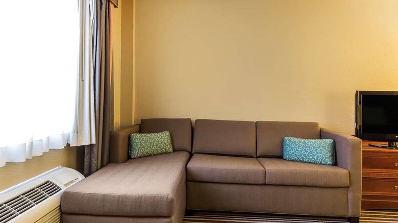 <b>Quality Inn and Suites Suite</b>. Images powered by <a href="https://iceportal.shijigroup.com/" title="IcePortal" target="_blank">IcePortal</a>.