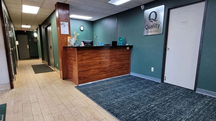 Quality Inn and Suites Lobby