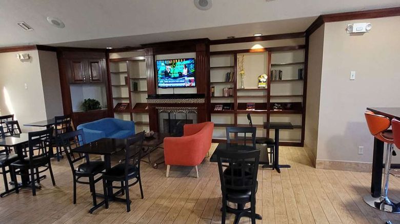 <b>Quality Inn and Suites Lobby</b>. Images powered by <a href="https://iceportal.shijigroup.com/" title="IcePortal" target="_blank">IcePortal</a>.