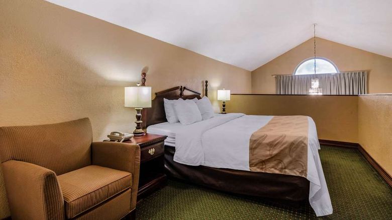 <b>Quality Inn & Suites Carthage Suite</b>. Images powered by <a href="https://iceportal.shijigroup.com/" title="IcePortal" target="_blank">IcePortal</a>.