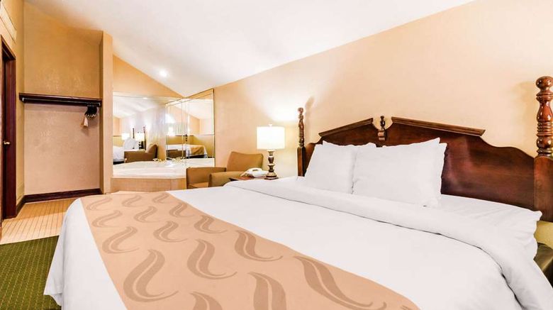 <b>Quality Inn & Suites Carthage Suite</b>. Images powered by <a href="https://iceportal.shijigroup.com/" title="IcePortal" target="_blank">IcePortal</a>.