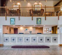 Quality Inn & Suites Carthage Lobby