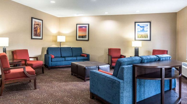<b>Comfort Inn & Suites Hannibal Lobby</b>. Images powered by <a href="https://iceportal.shijigroup.com/" title="IcePortal" target="_blank">IcePortal</a>.