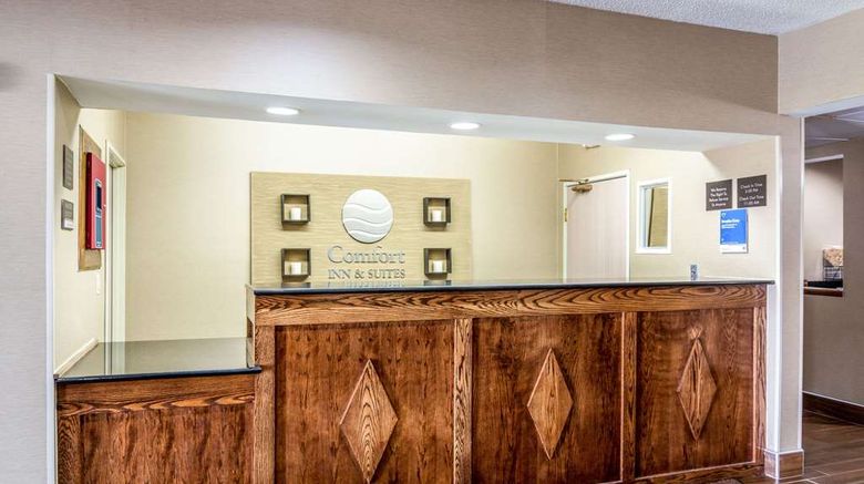 <b>Comfort Inn & Suites Hannibal Lobby</b>. Images powered by <a href="https://iceportal.shijigroup.com/" title="IcePortal" target="_blank">IcePortal</a>.