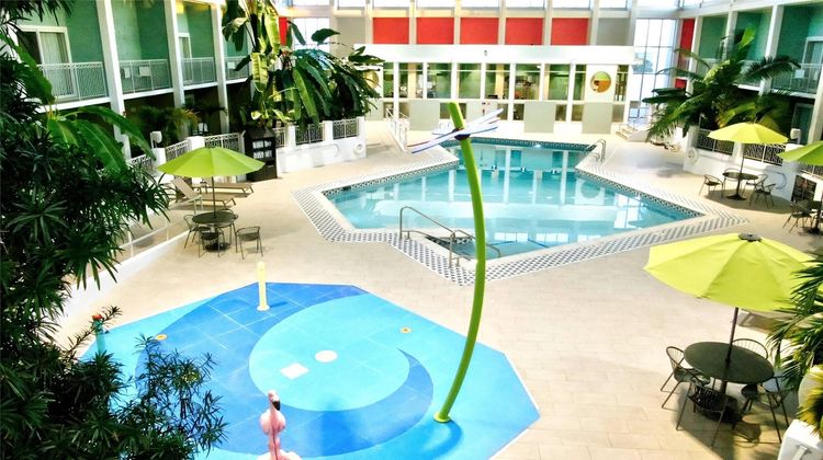 Oasis Hotel & Conv Center, Ascend Hotel Pool
