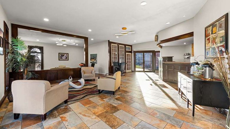 <b>Suburban Studios Kansas City Airport N Lobby</b>. Images powered by <a href="https://iceportal.shijigroup.com/" title="IcePortal" target="_blank">IcePortal</a>.