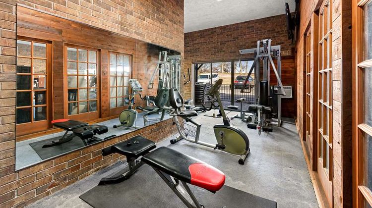 Suburban Studios Kansas City Airport N Health