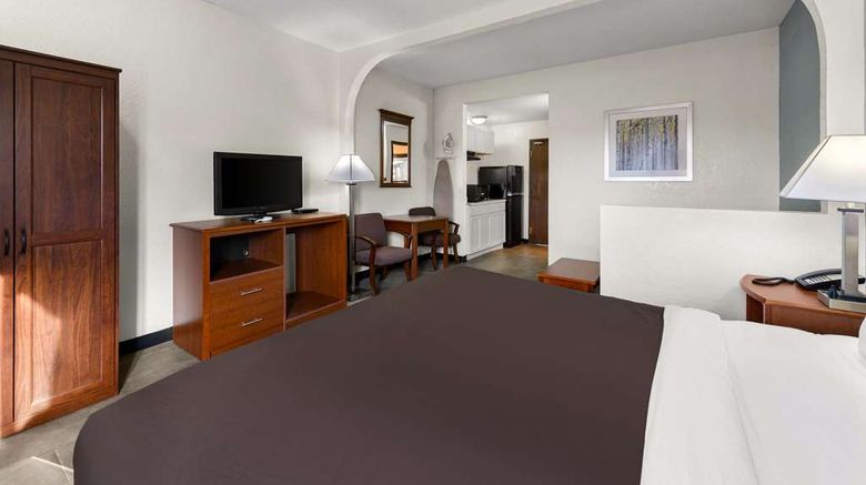 <b>Suburban Studios Kansas City Airport N Suite</b>. Images powered by <a href="https://iceportal.shijigroup.com/" title="IcePortal" target="_blank">IcePortal</a>.