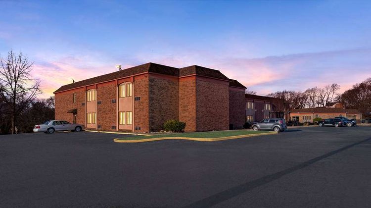 Suburban Studios Kansas City Airport N Exterior