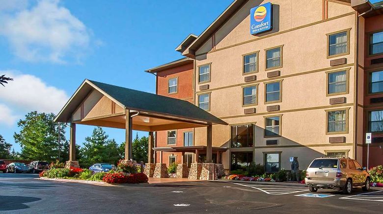 <b>Comfort Inn & Suites Branson Meadows Exterior</b>. Images powered by <a href="https://iceportal.shijigroup.com/" title="IcePortal" target="_blank">IcePortal</a>.