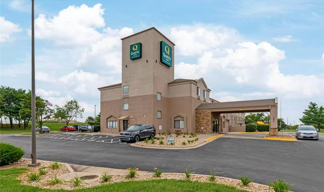 Quality Inn Kansas City Intl Airport Exterior