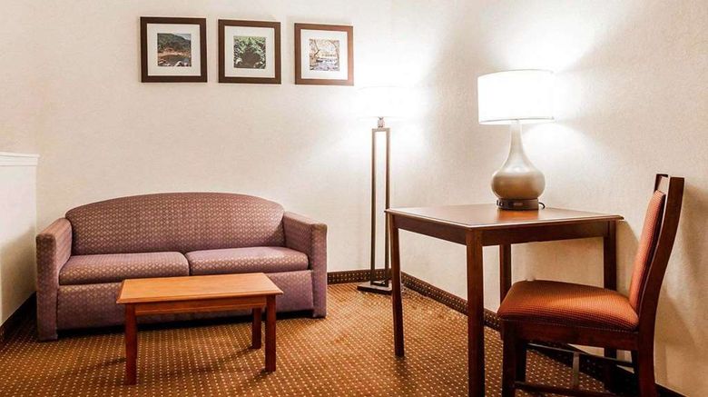 <b>Quality Inn Kingdom City Suite</b>. Images powered by <a href="https://iceportal.shijigroup.com/" title="IcePortal" target="_blank">IcePortal</a>.