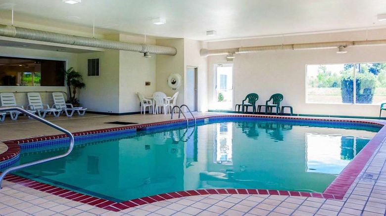 <b>Quality Inn Kingdom City Pool</b>. Images powered by <a href="https://iceportal.shijigroup.com/" title="IcePortal" target="_blank">IcePortal</a>.