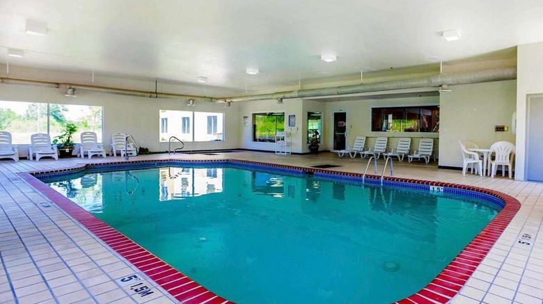 <b>Quality Inn Kingdom City Pool</b>. Images powered by <a href="https://iceportal.shijigroup.com/" title="IcePortal" target="_blank">IcePortal</a>.