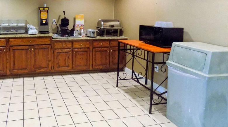 <b>Quality Inn Kingdom City Restaurant</b>. Images powered by <a href="https://iceportal.shijigroup.com/" title="IcePortal" target="_blank">IcePortal</a>.