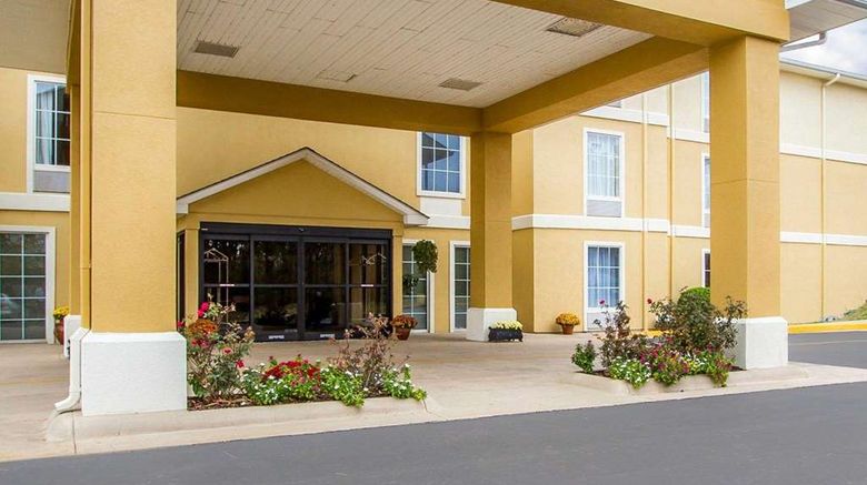 <b>Comfort Inn Poplar Bluff Exterior</b>. Images powered by <a href="https://iceportal.shijigroup.com/" title="IcePortal" target="_blank">IcePortal</a>.