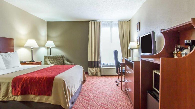 <b>Comfort Inn Poplar Bluff Room</b>. Images powered by <a href="https://iceportal.shijigroup.com/" title="IcePortal" target="_blank">IcePortal</a>.